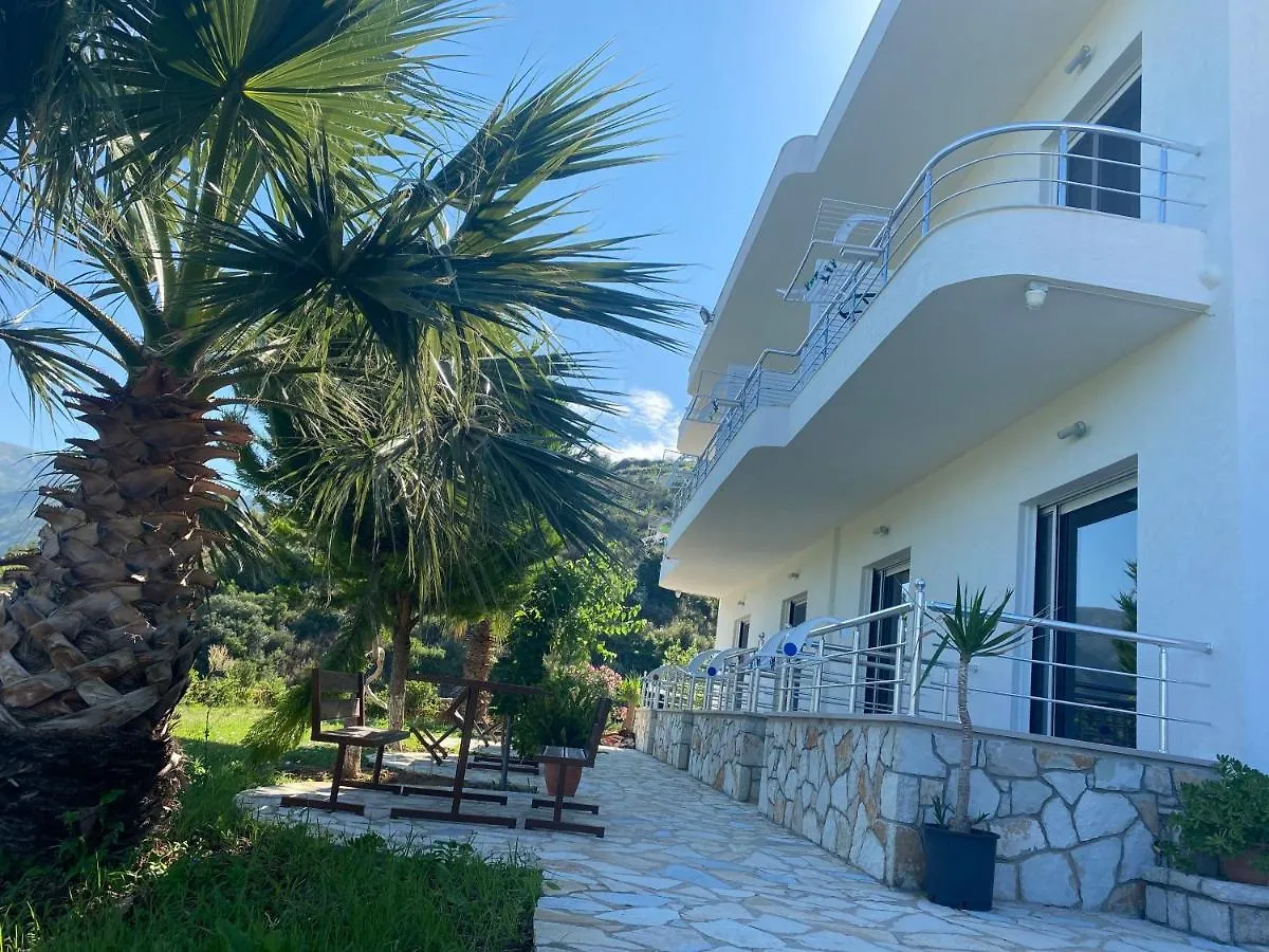 Hotel Mesun Himare 3*,