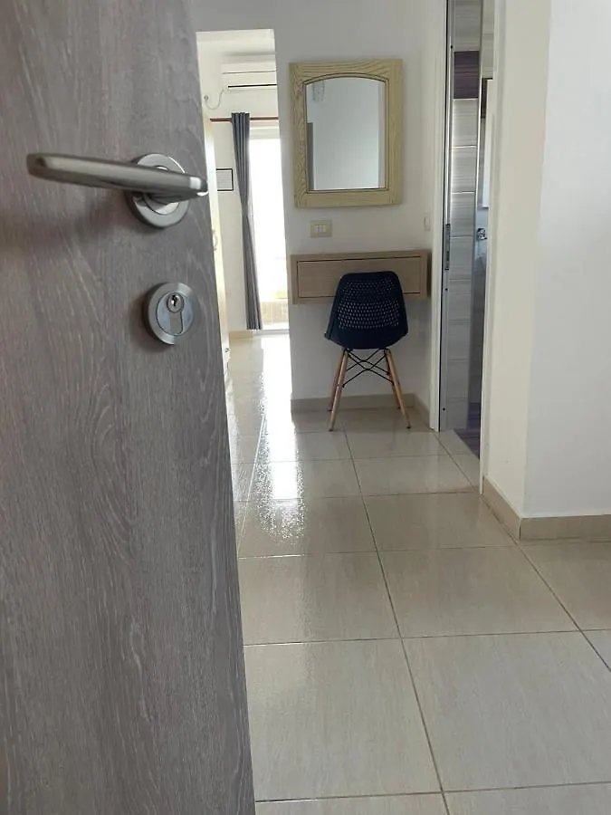 Hotel Mesun Himare 3*,