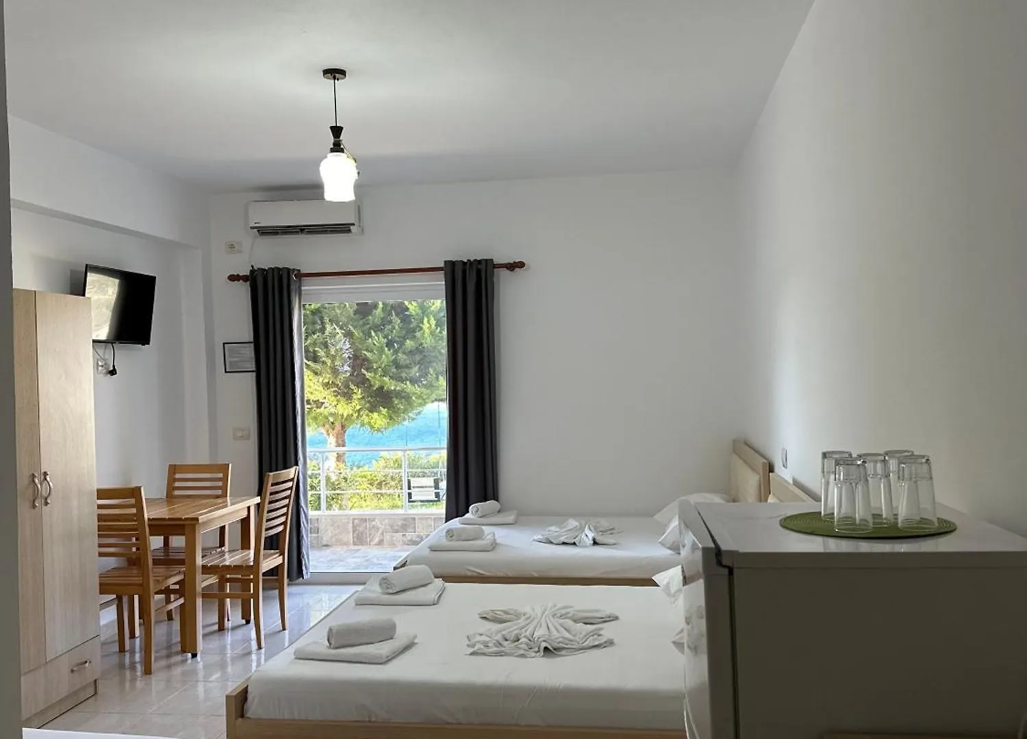 ***  Hotel Mesun Himare Albania