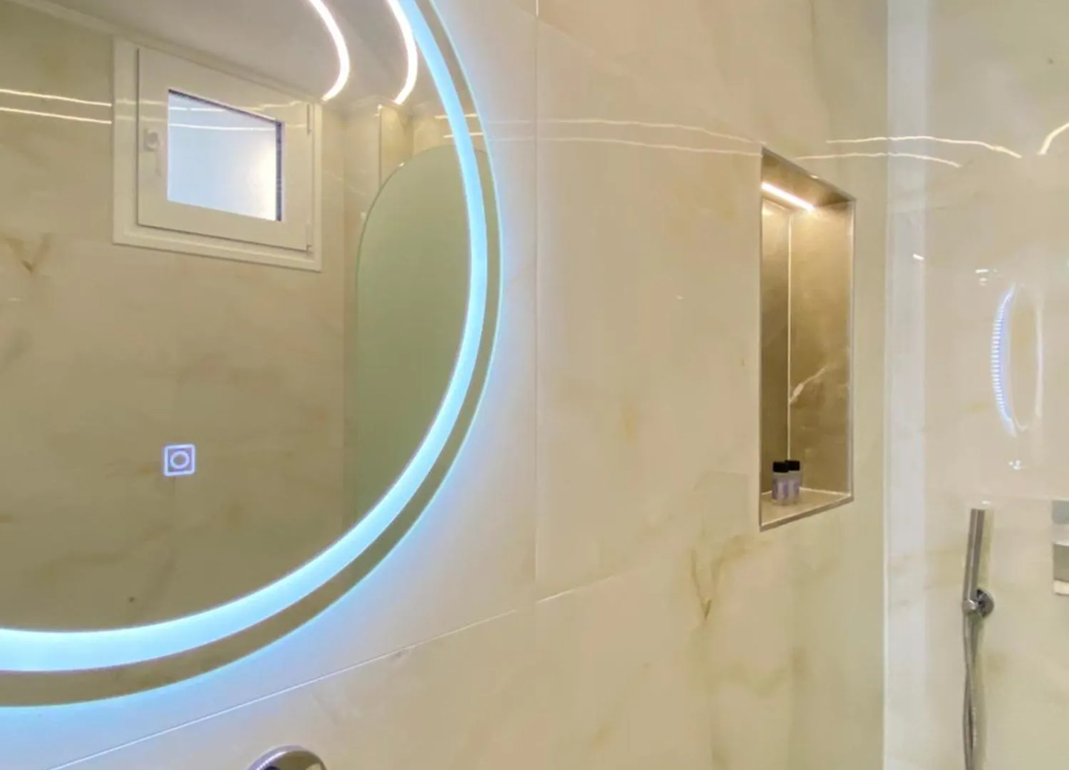 ***  Hotel Mesun Himare Albania