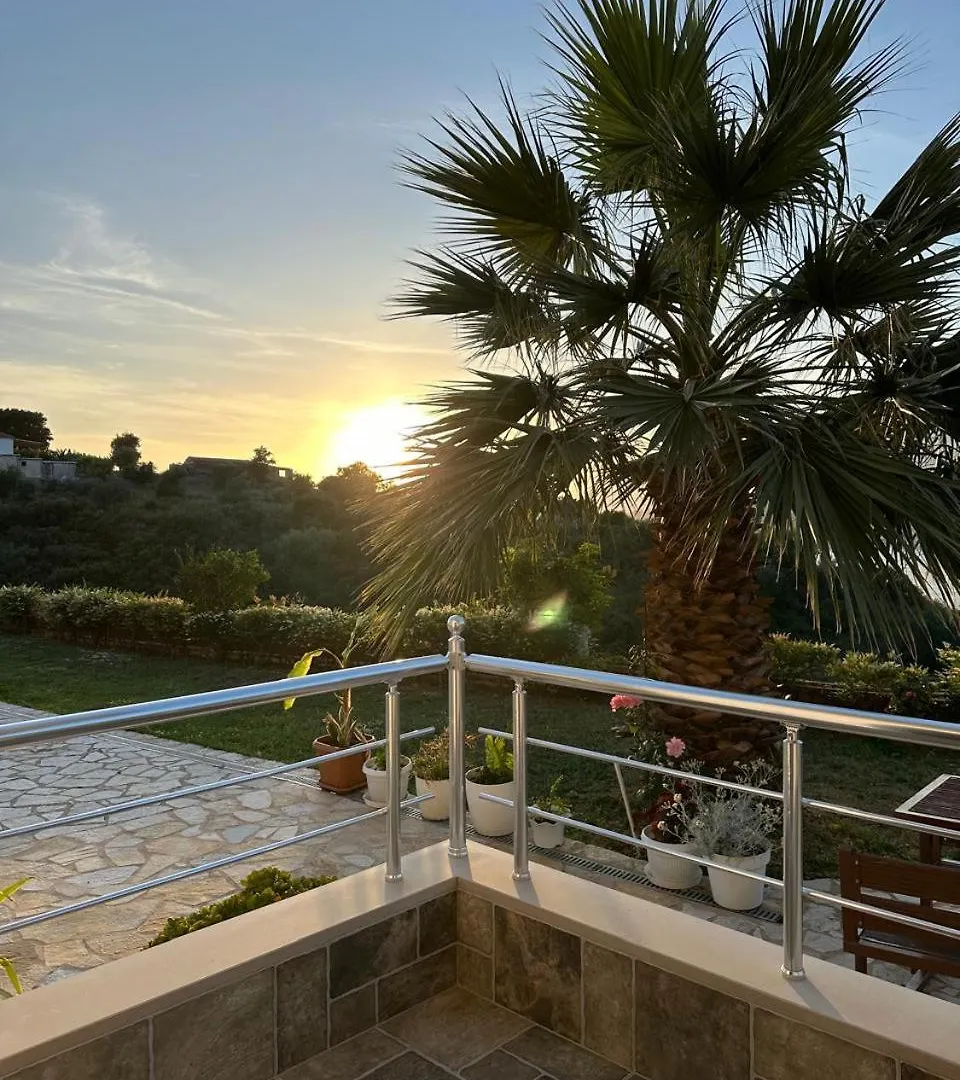 Hotel Mesun Himare 3*,