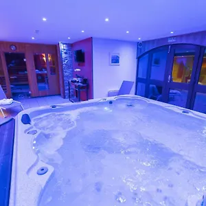 alpazur-val-cenis.hotels-rhonealpes.com/
