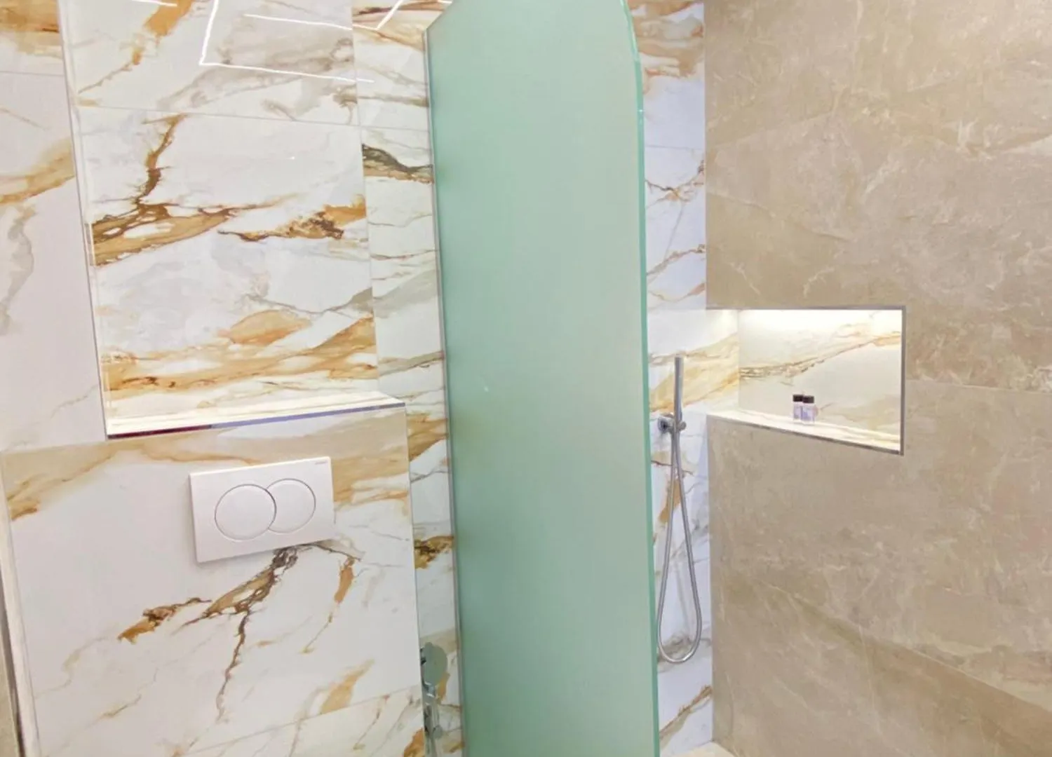 ***  Hotel Mesun Himare Albanië